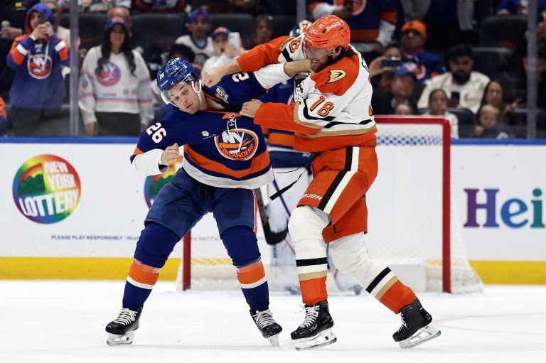 Islanders score 3 1st-period goals, beat Ducks 3-2 for 2nd straight win | iNFOnews.ca