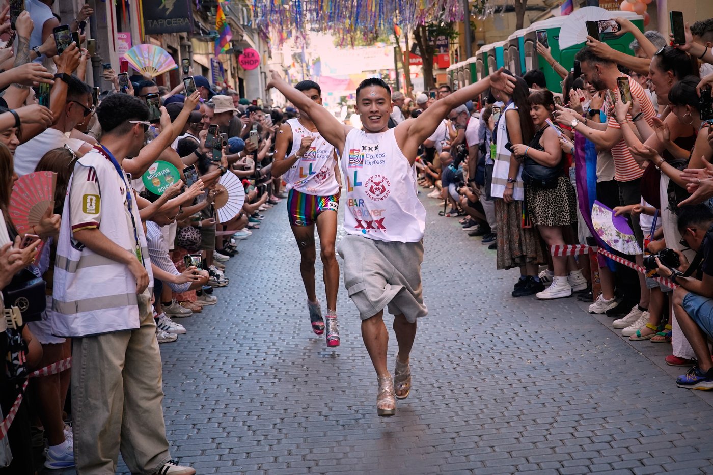 People race through Madrid in high heels during Pride, in photos | iNFOnews.ca