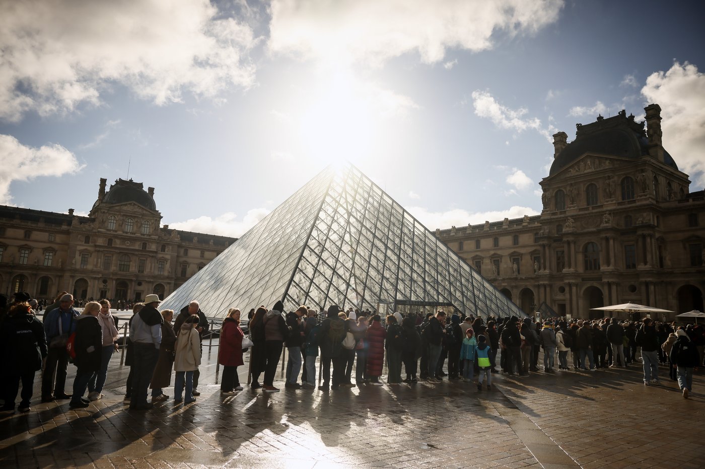 A timeline of the jewel heist at the Louvre in Paris | iNFOnews.ca A timeline of the jewel heist at the Louvre in Paris | iNFOnews.ca