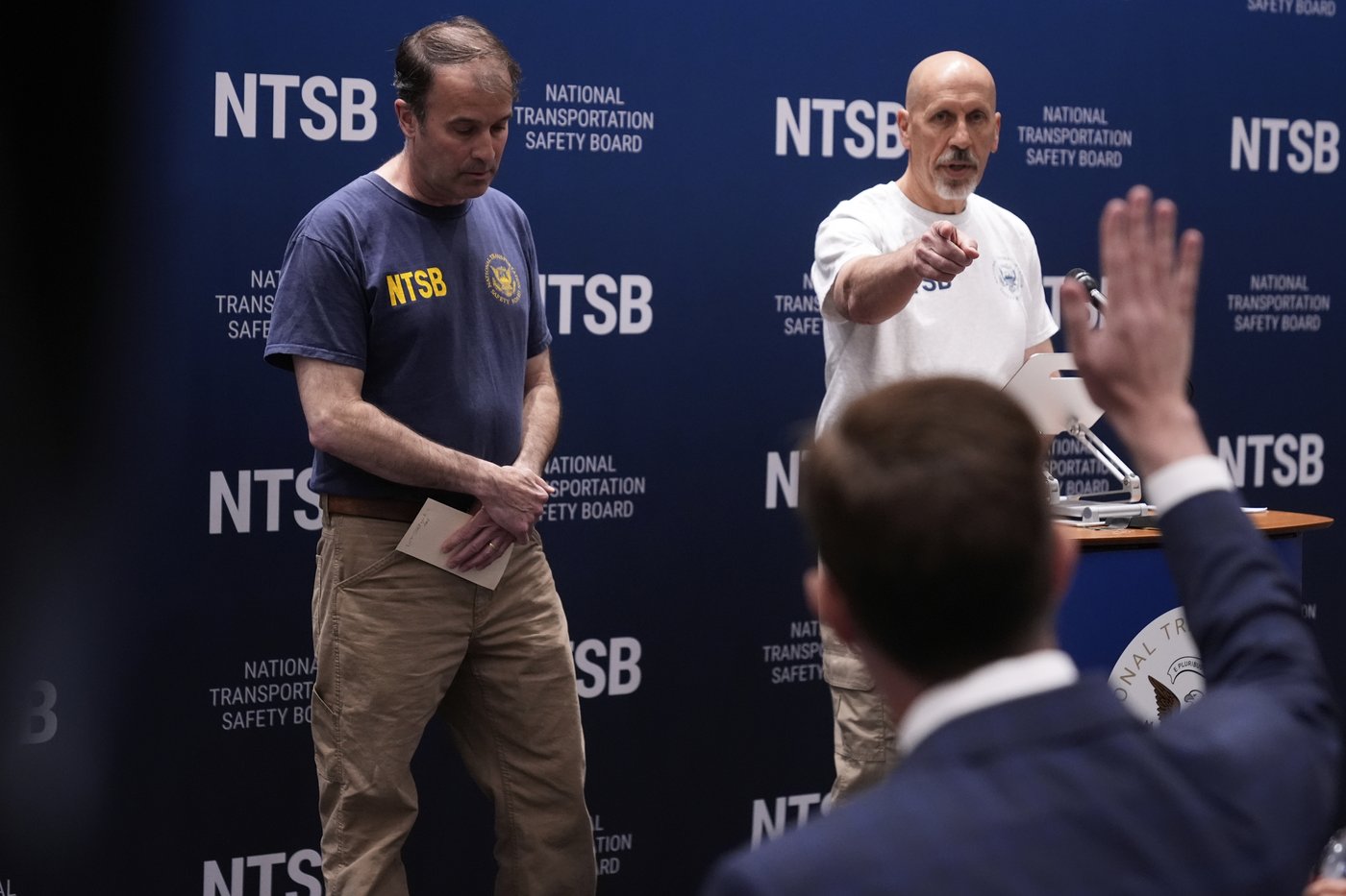 Radio calls asked tugs for help 45 seconds before Mexican ship hit Brooklyn Bridge, officials say | iNFOnews.ca