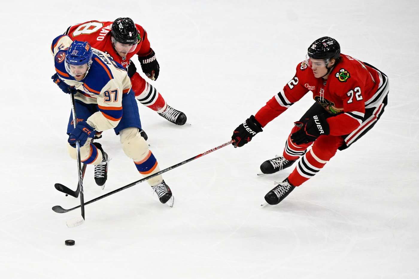 McDavid and Bouchard help Oilers beat the Blackhawks 4-1 | iNFOnews.ca