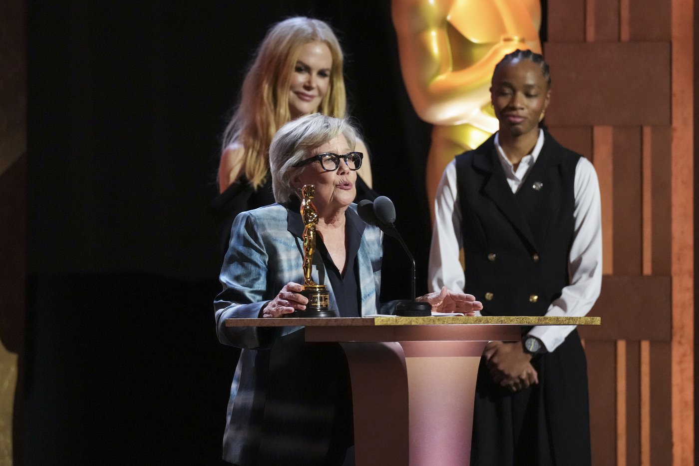 Hollywood stars gather for honorary Oscars event celebrating Quincy Jones, Bond producers, more | iNFOnews.ca