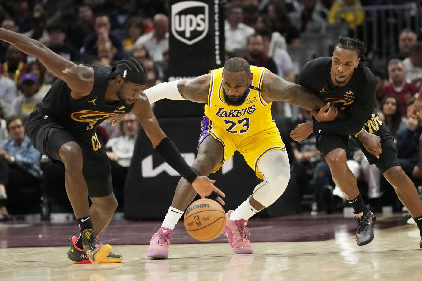 Cavaliers beat Lakers to stay undefeated | iNFOnews.ca Cavaliers beat Lakers to stay undefeated | iNFOnews.ca