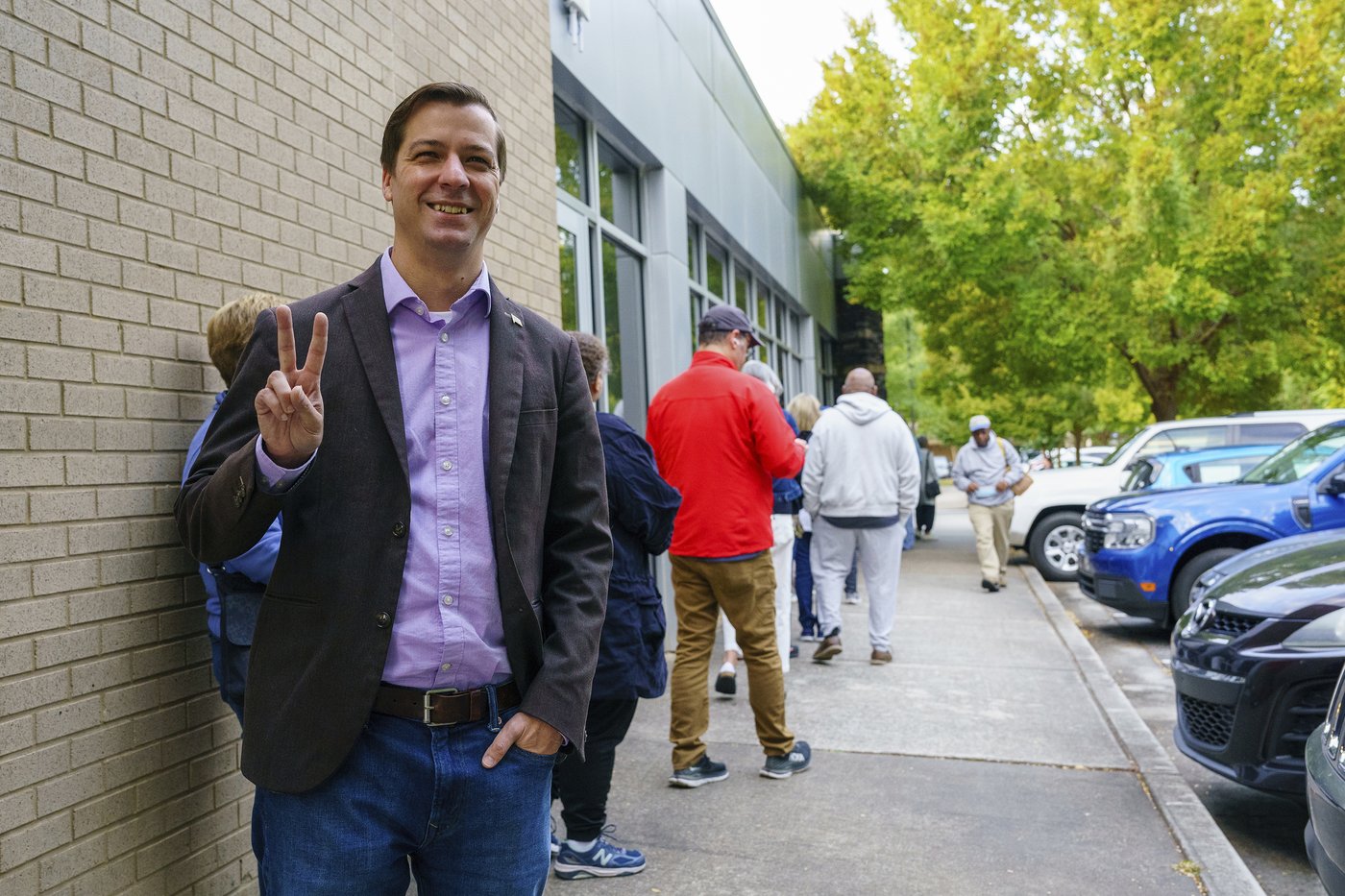 Georgians flock to cast ballots as early in-person voting begins | iNFOnews.ca