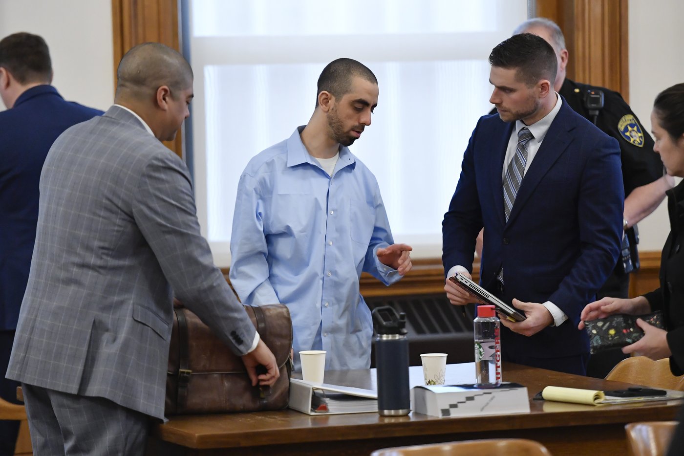 Testimony in trial of man accused of trying to kill Salman Rushdie heads into 2nd day | iNFOnews.ca