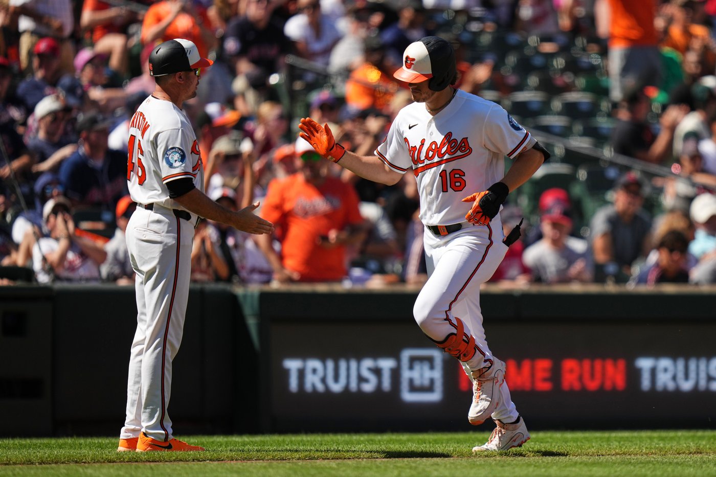 Rogers and Mayo help the Orioles snap their 6-game skid with a 6-4 win over Cleveland | iNFOnews.ca