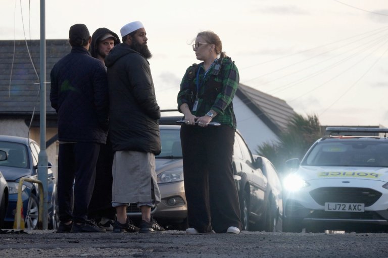 Police investigate hate crime after mosque set on fire in English coastal town | iNFOnews.ca
