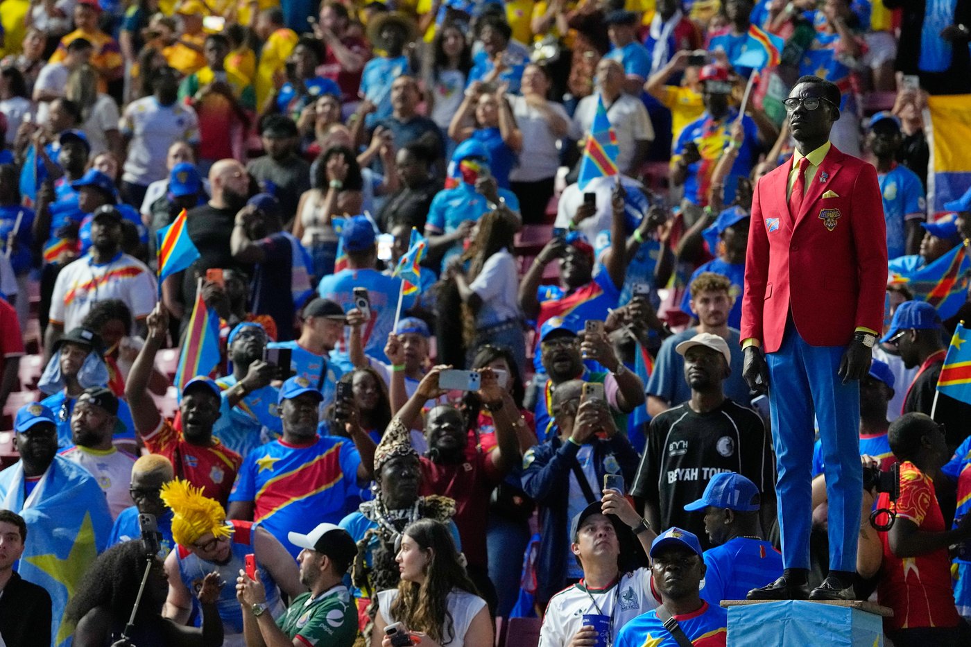 Congo fan who poses as living statue of independence leader Lumumba makes it to World Cup | iNFOnews.ca Congo fan who poses as living statue of independence leader Lumumba makes it to World Cup | iNFOnews.ca
