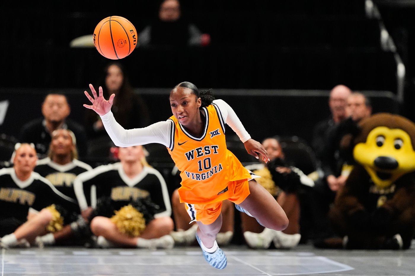 Gia Cooke hits clutch 3-pointer and No. 15 West Virginia women land in Big 12 Tournament title game | iNFOnews.ca Gia Cooke hits clutch 3-pointer and No. 15 West Virginia women land in Big 12 Tournament title game | iNFOnews.ca