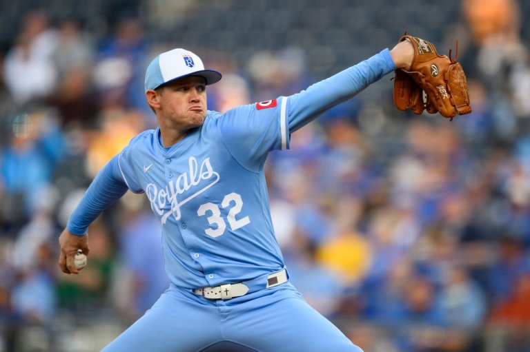 Royals rotation candidate Stephen Kolek sidelined by left oblique strain | iNFOnews.ca