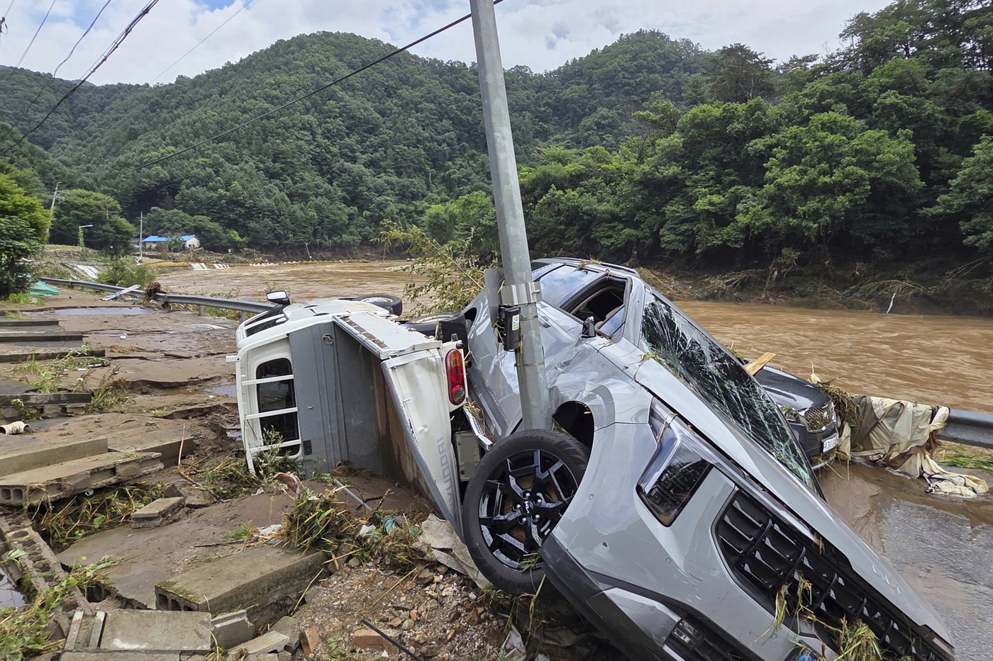 Heavy rains in South Korea leave 14 dead and 12 others missing | iNFOnews.ca Heavy rains in South Korea leave 14 dead and 12 others missing | iNFOnews.ca