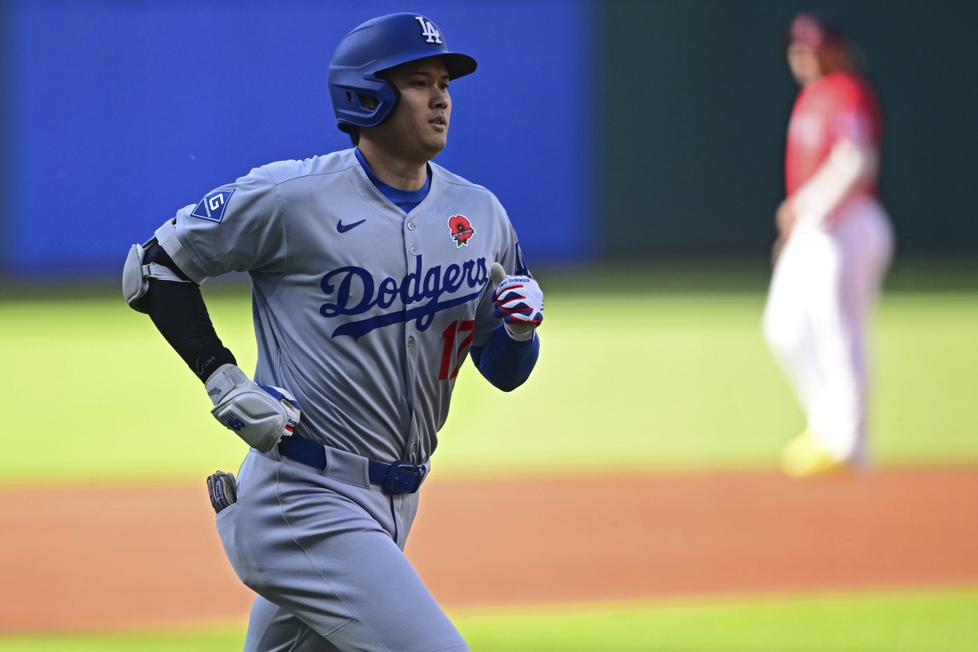 Shohei Ohtani's leadoff homer powers Dodgers to 7-2 win over Guardians | iNFOnews.ca