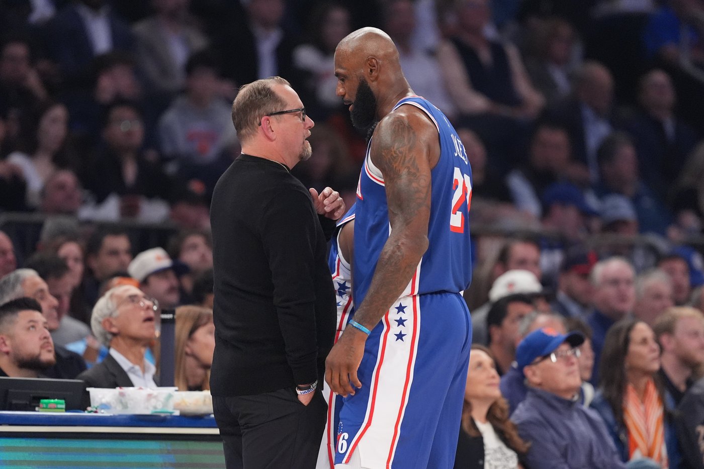 LeBron James talks smack with Knicks fans, drops 14 points in victorious 76ers debut | iNFOnews.ca LeBron James talks smack with Knicks fans, drops 14 points in victorious 76ers debut | iNFOnews.ca
