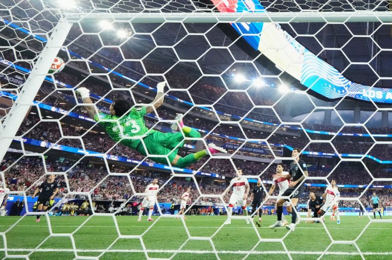 US uses Pulisic as substitute, sends out 9 new starters vs. Turkey in World Cup group finale | iNFOnews.ca