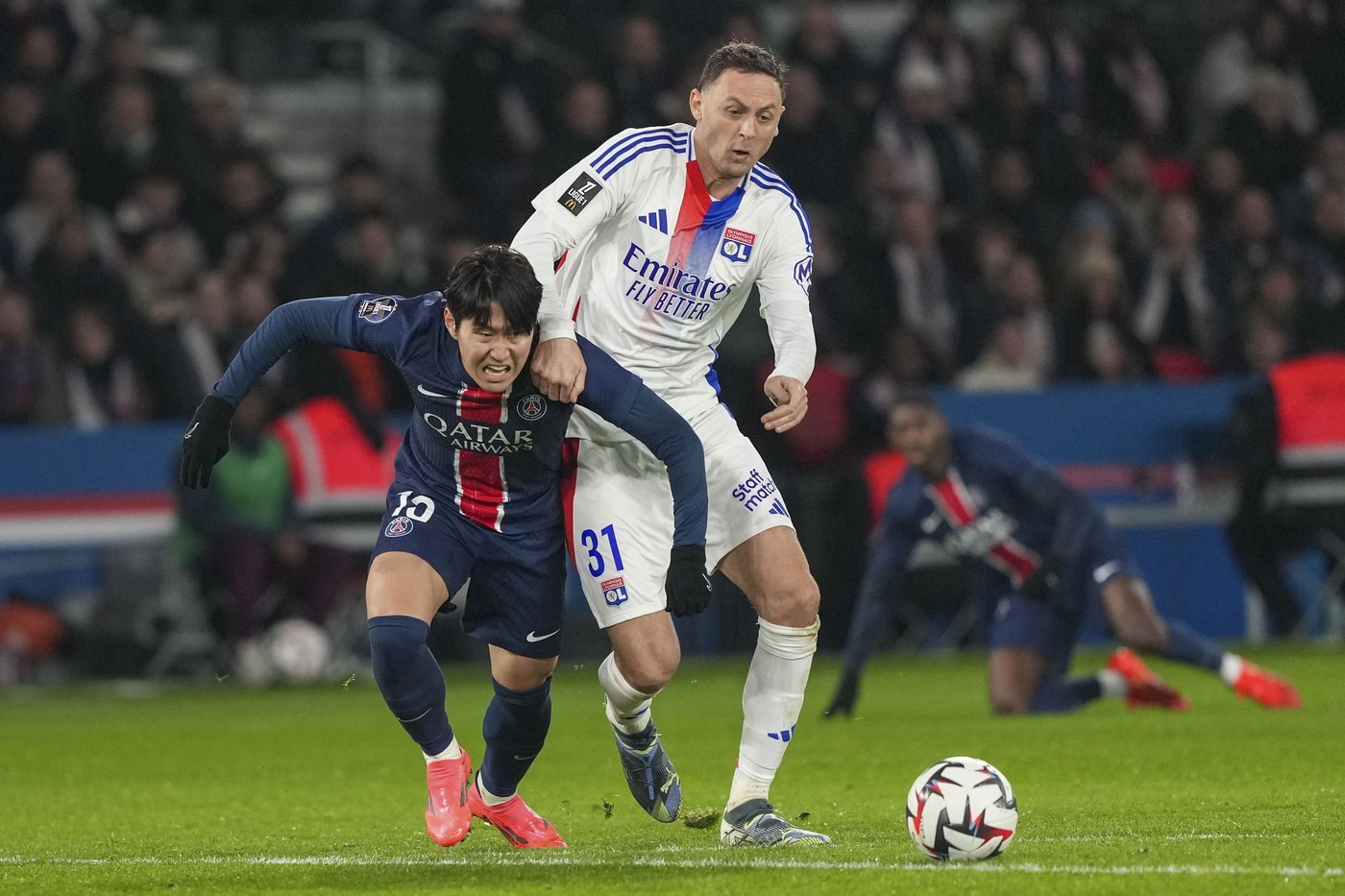 PSG extends lead at the top of French league with 3-1 win against Lyon marred by homophobic chants | iNFOnews.ca