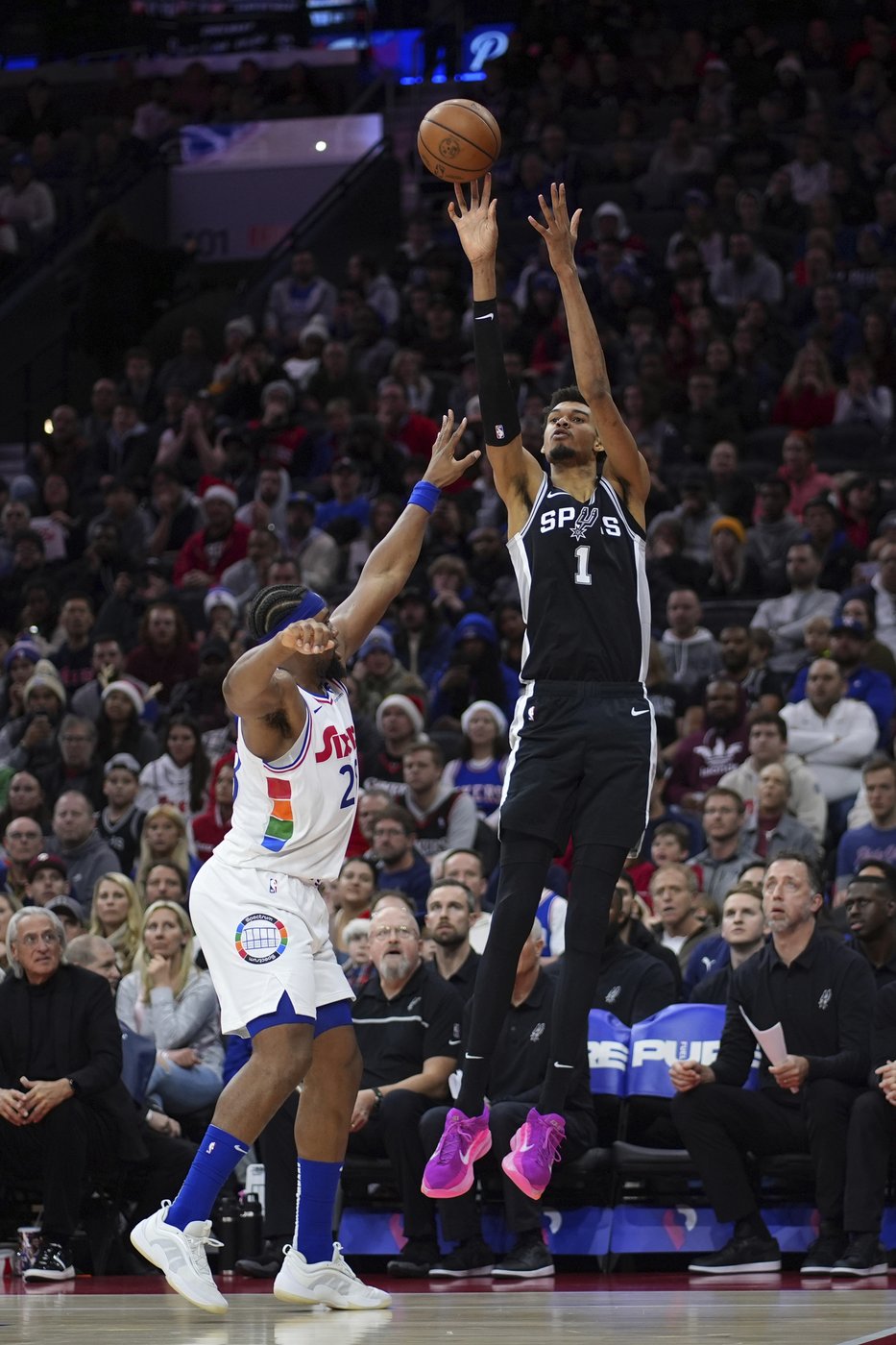 Maxey rallies the 76ers to a 111-106 victory over the Spurs after Embiid is ejected | iNFOnews.ca Maxey rallies the 76ers to a 111-106 victory over the Spurs after Embiid is ejected | iNFOnews.ca