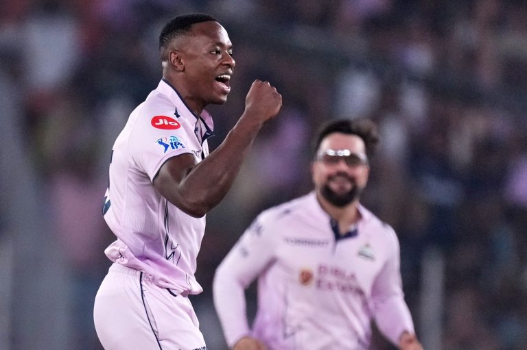 Gujarat pacers raze Hyderabad for 86 runs to go top of IPL | iNFOnews.ca