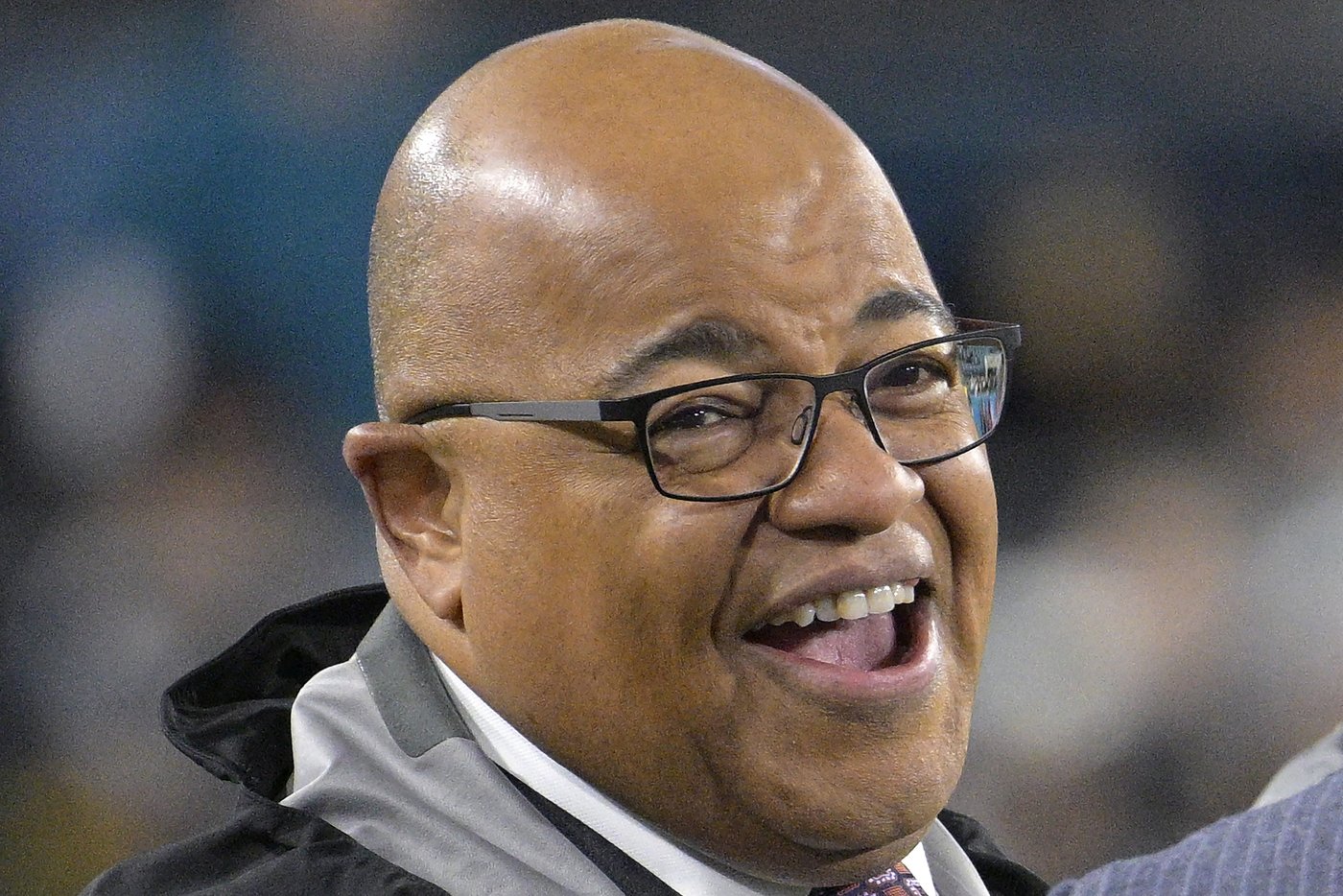 NBC's Mike Tirico calls Eagles-Rams game after suffering Achilles injury last Monday | iNFOnews.ca