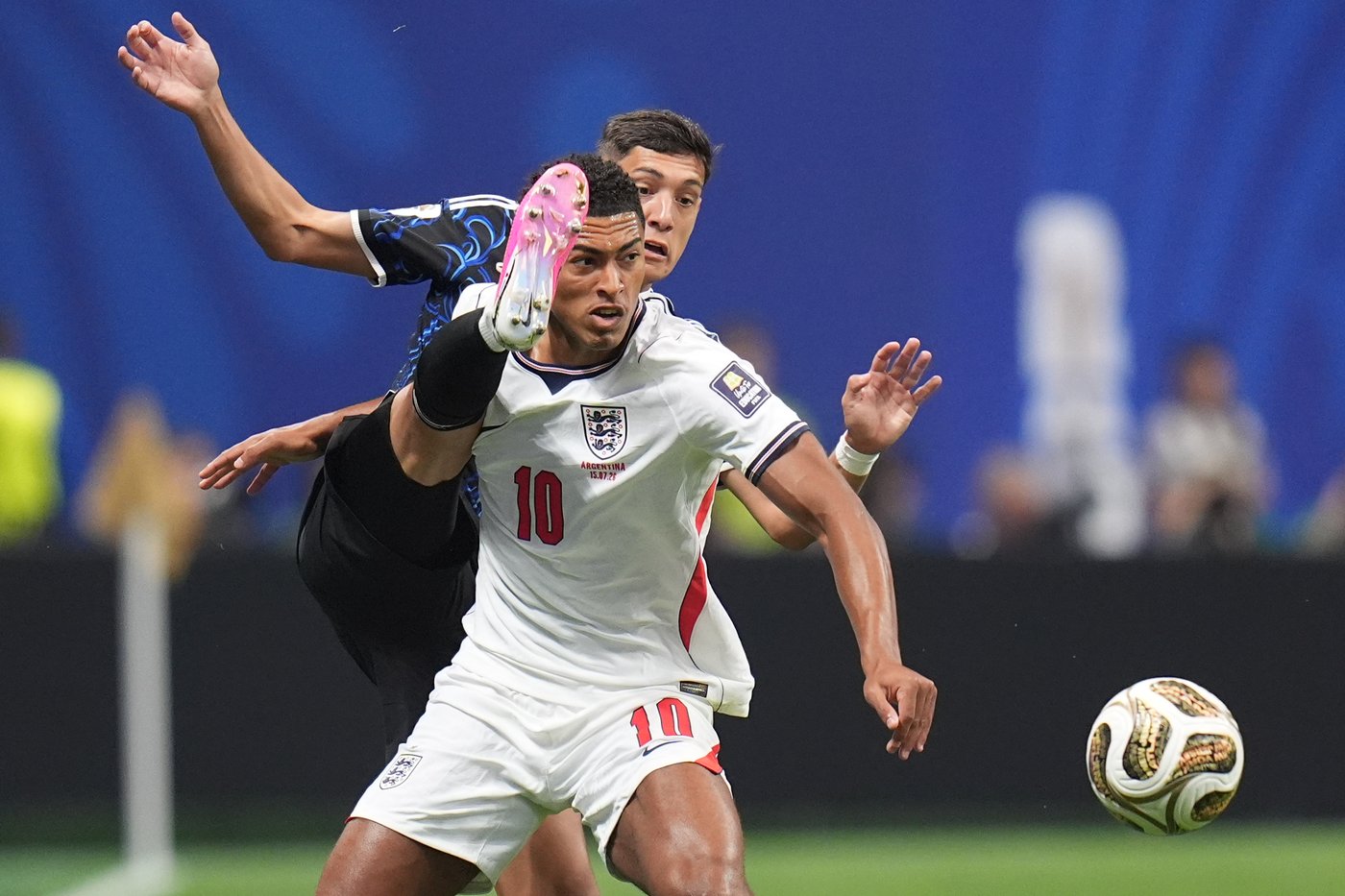 Defending champion Argentina reaches World Cup final by beating England 2-1 | iNFOnews.ca