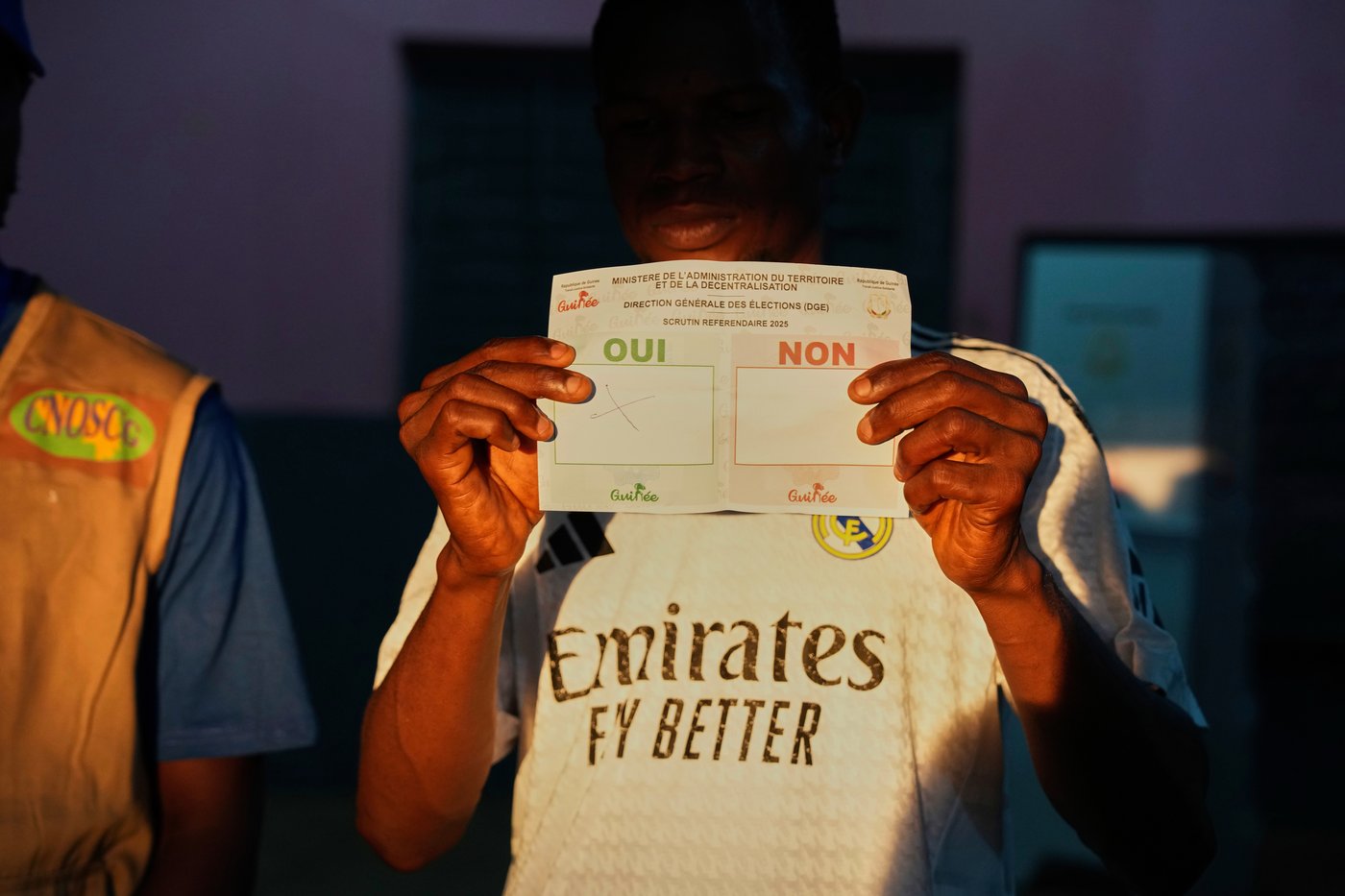 Guinea counts votes in a referendum that could allow junta leader to run for president | iNFOnews.ca