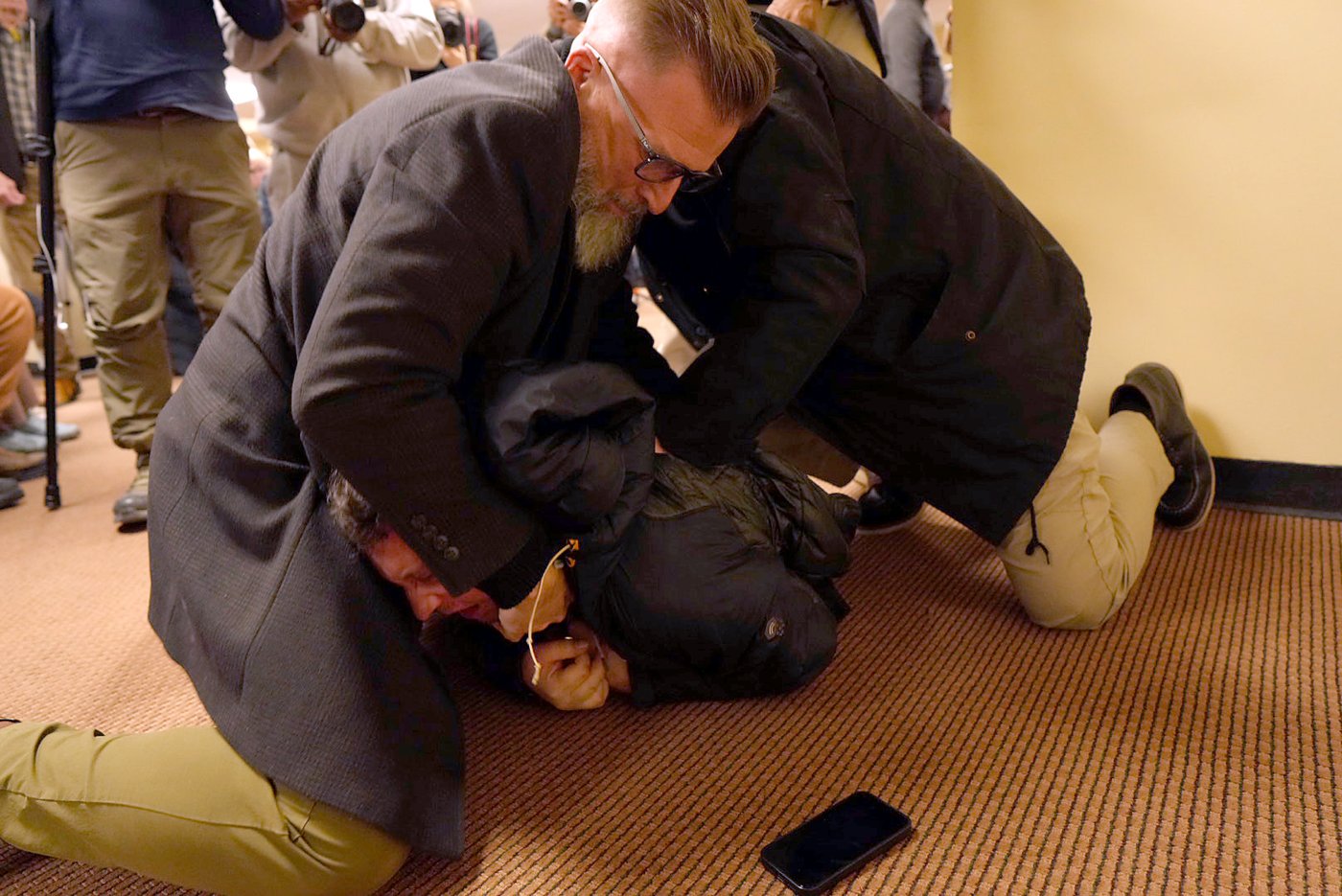 Man arrested after spraying unknown substance on Rep. Ilhan Omar at Minneapolis town hall | iNFOnews.ca