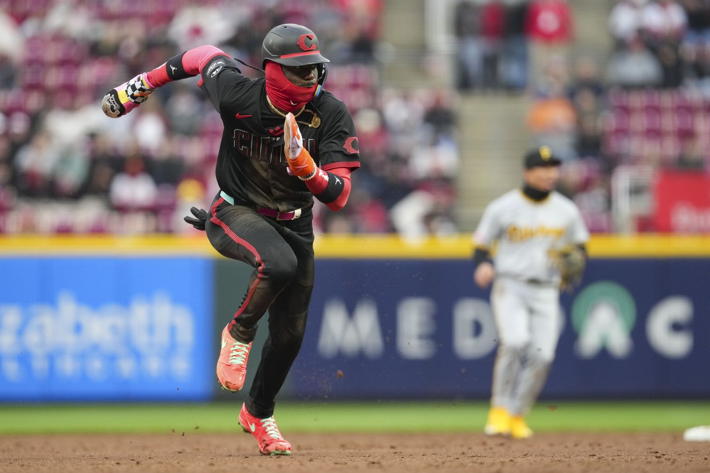 Candelario homers to help Singer and the Reds beat the Pirates 5-3 | iNFOnews.ca