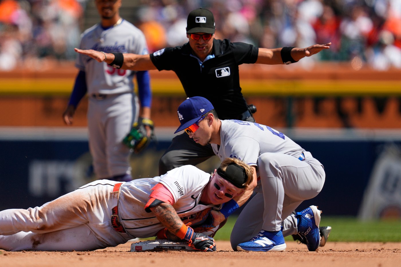 Báez makes ninth-inning plays with glove and bat to lead Tigers past Dodgers, 2-1 | iNFOnews.ca Báez makes ninth-inning plays with glove and bat to lead Tigers past Dodgers, 2-1 | iNFOnews.ca