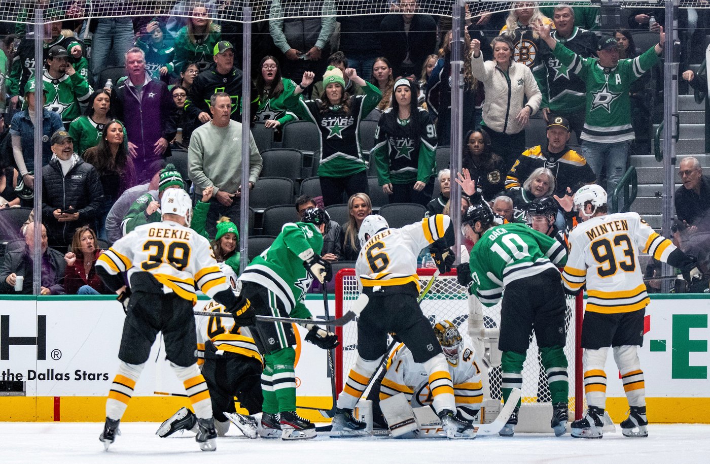 Stars end Bruins' 6-game winning streak with a dominant 6-2 victory | iNFOnews.ca