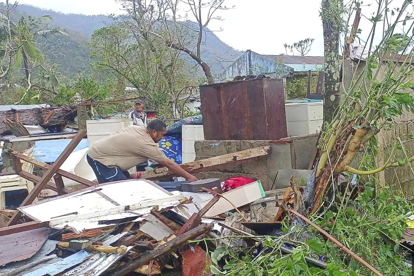 Typhoon Man-yi leaves 7 dead in Philippines and worsens crisis from back-to-back storms | iNFOnews.ca Typhoon Man-yi leaves 7 dead in Philippines and worsens crisis from back-to-back storms | iNFOnews.ca