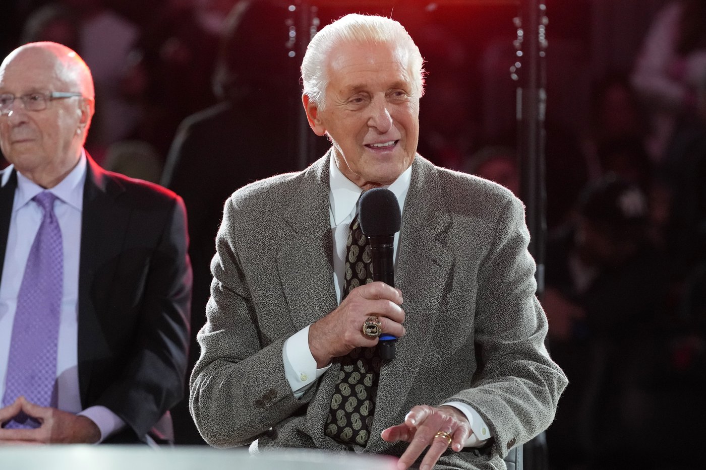 Pat Riley revives the NBA coach suit debate. Erik Spoelstra wants to keep sideline wear casual | iNFOnews.ca Pat Riley revives the NBA coach suit debate. Erik Spoelstra wants to keep sideline wear casual | iNFOnews.ca