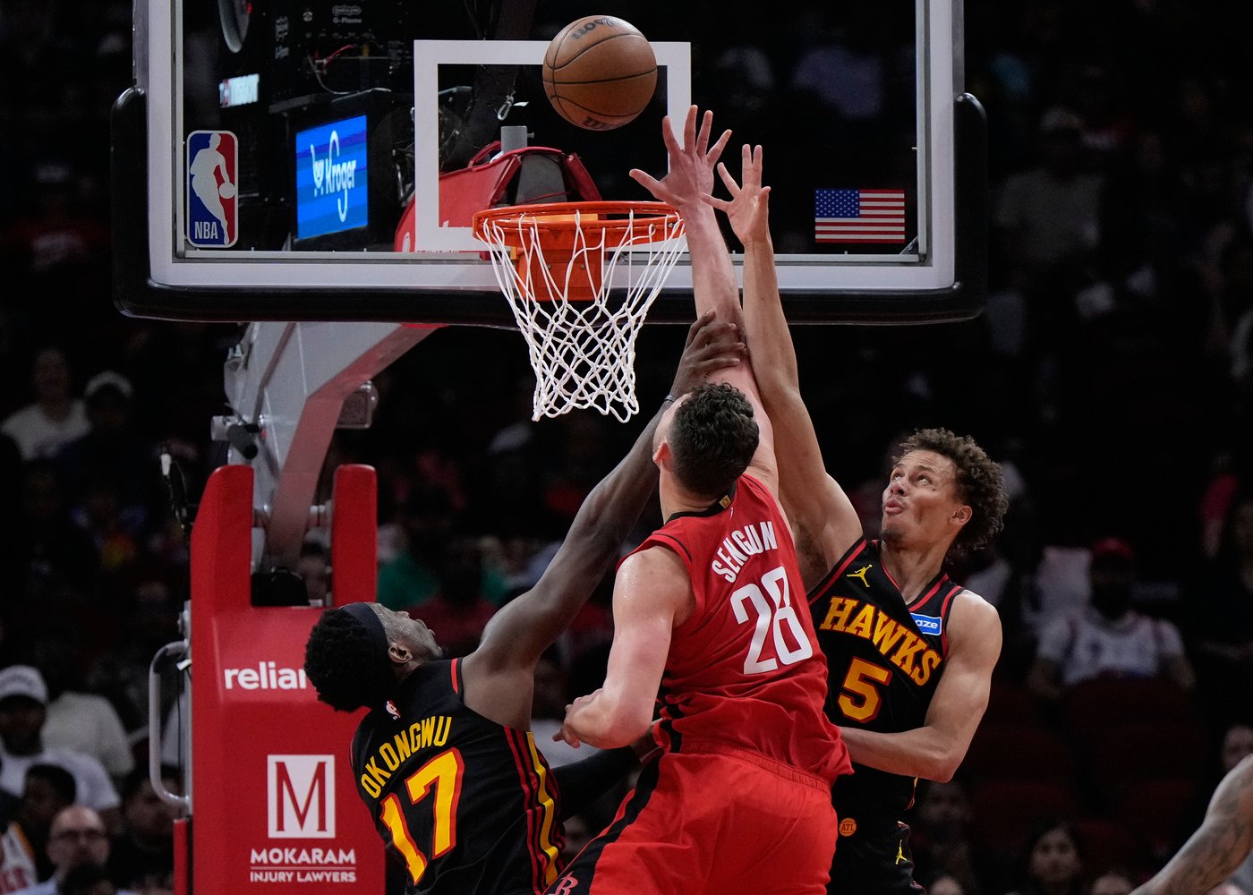 Rockets snap Hawks' 11-game win streak with a 117-95 rout as Durant scores 25 | iNFOnews.ca