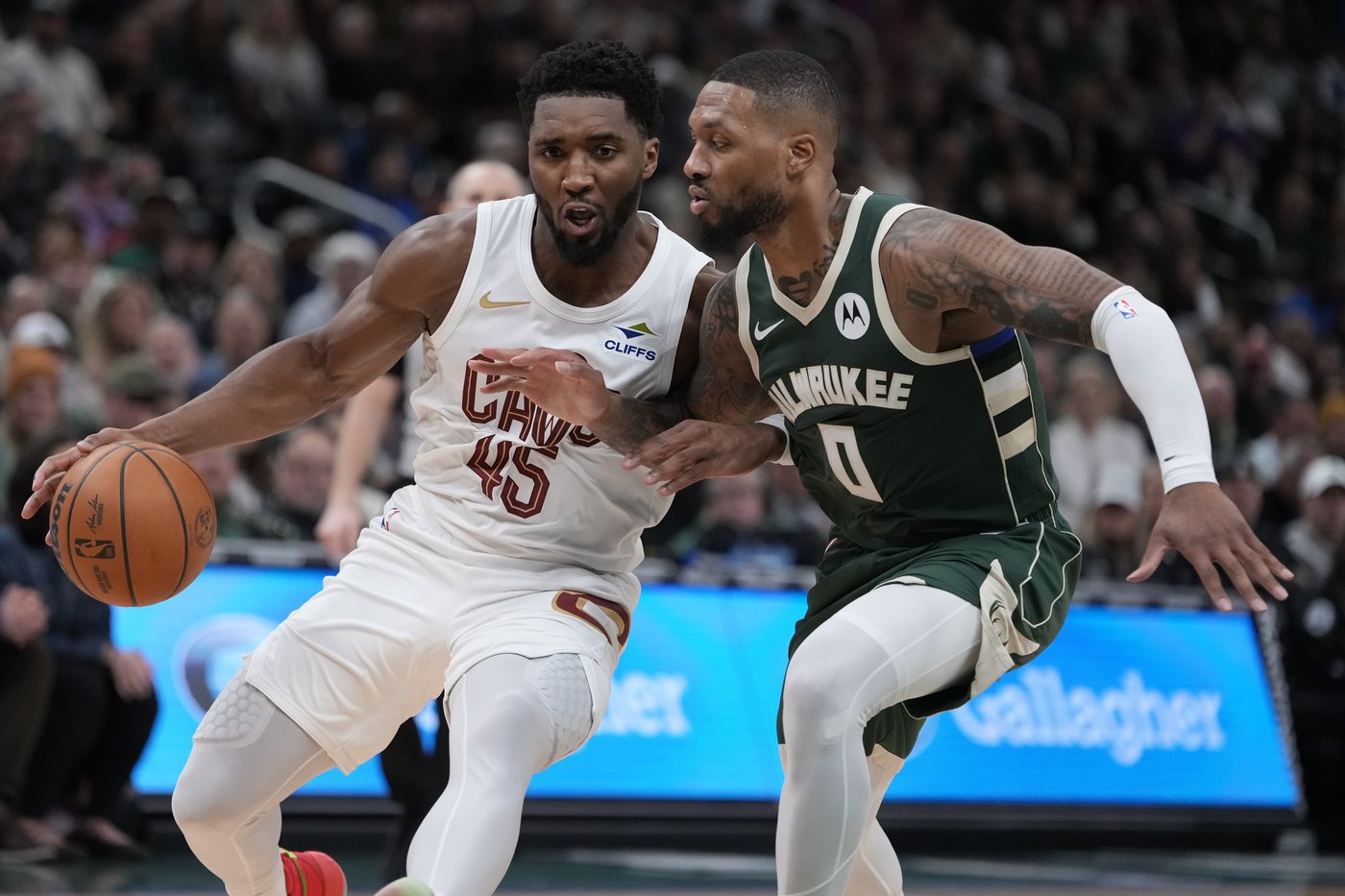 Mitchell's last-second jumper helps Cavs stay unbeaten with 114-113 win at Milwaukee | iNFOnews.ca