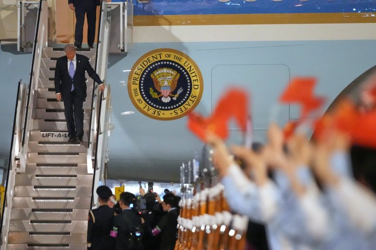 Photos of Trump in China for talks with Xi Jinping | iNFOnews.ca