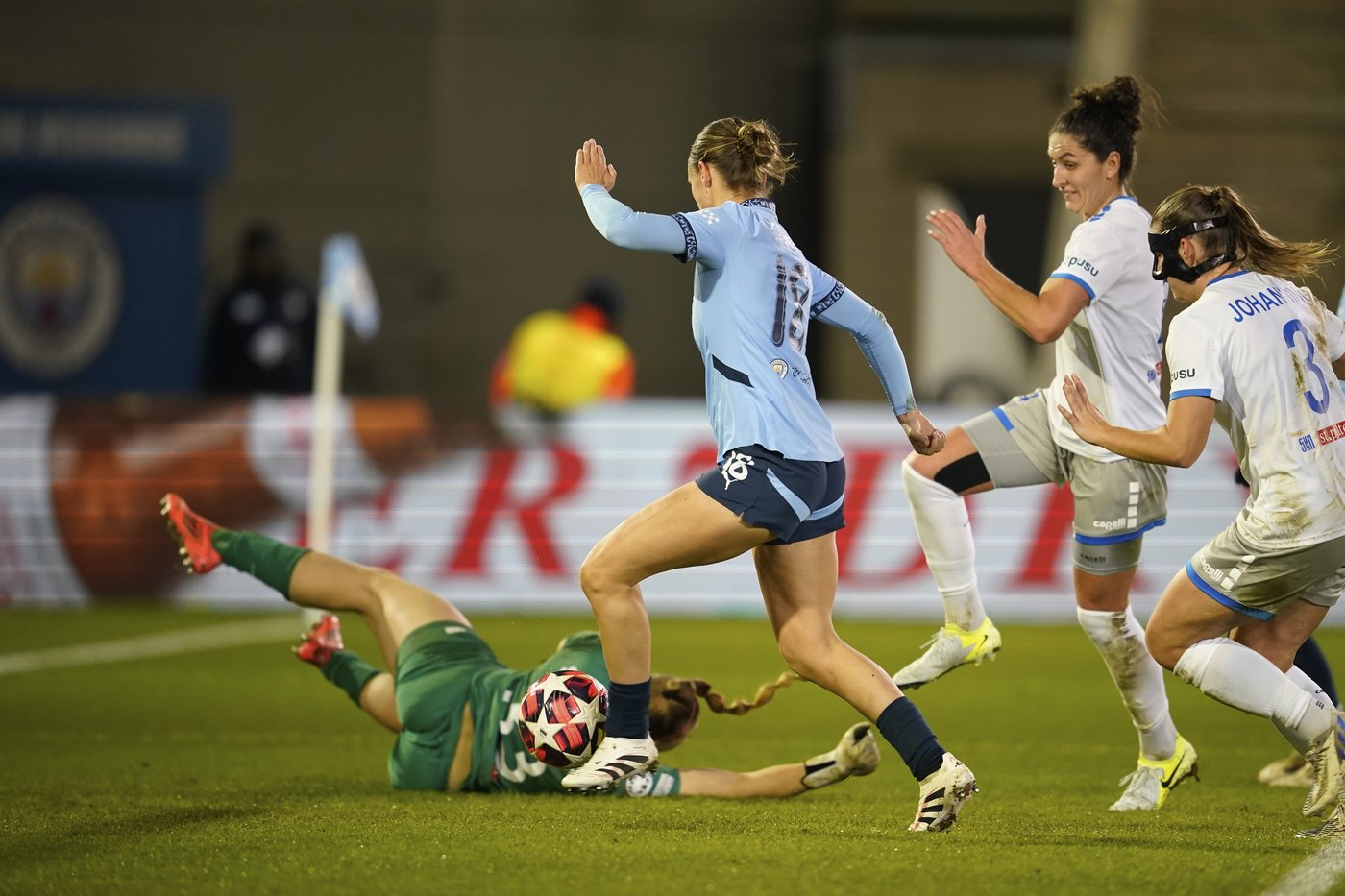 Barcelona grabs last quarterfinal spot in Women's Champions League with 3-0 win in Stockholm | iNFOnews.ca