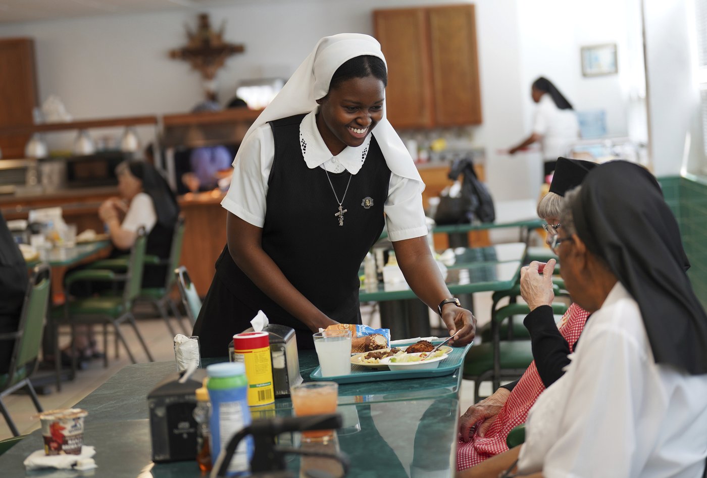 Leap of faith: A few young women in US buck the trends by joining the ranks of Catholic nuns | iNFOnews.ca