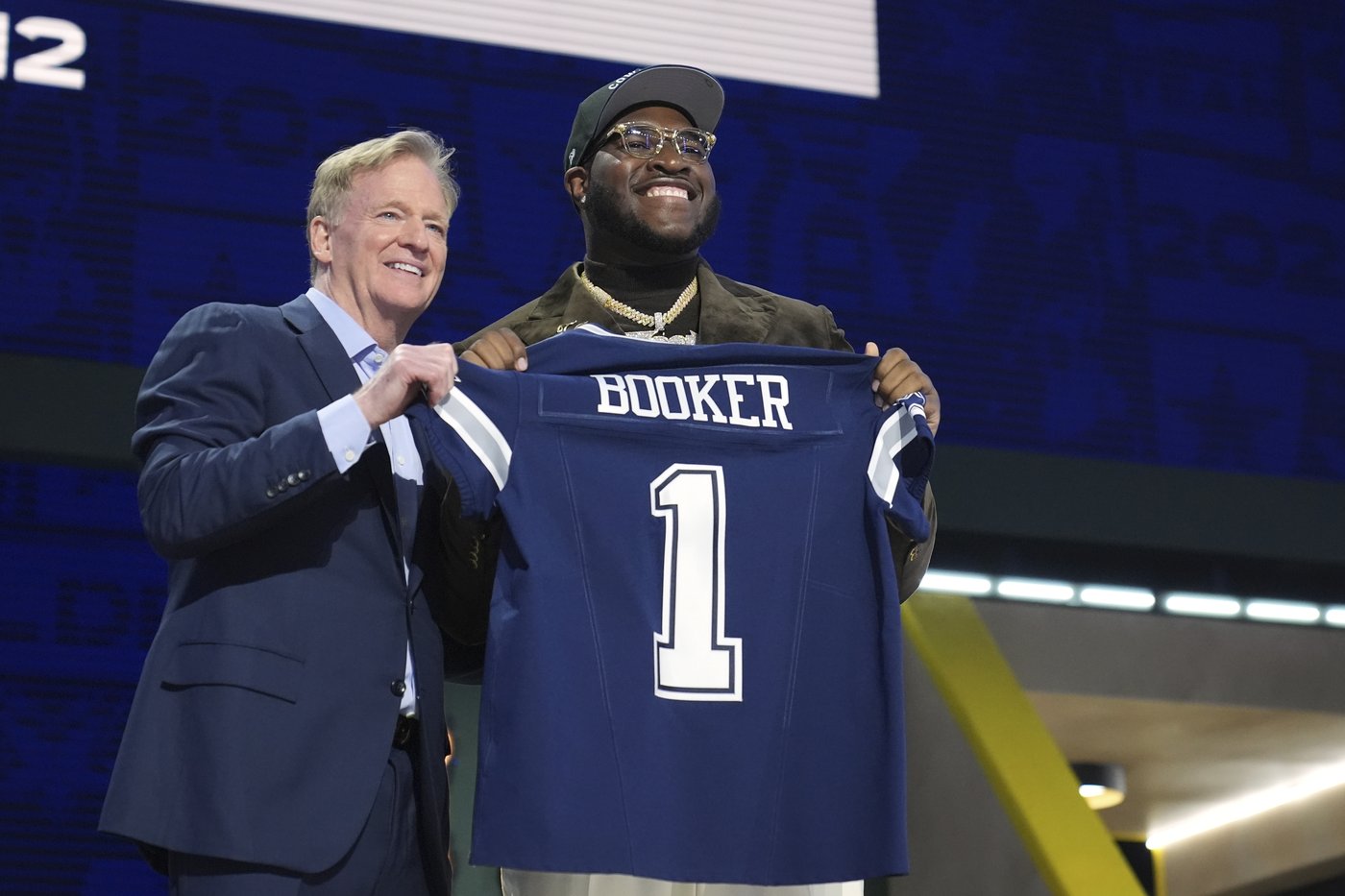 Cowboys take Alabama offensive lineman Tyler Booker with 12th pick in NFL draft | iNFOnews.ca Cowboys take Alabama offensive lineman Tyler Booker with 12th pick in NFL draft | iNFOnews.ca