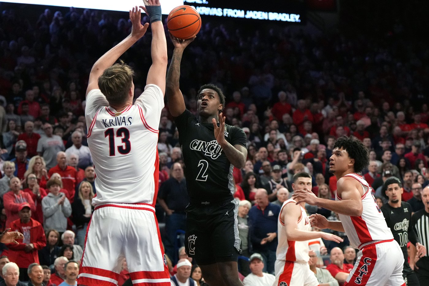No. 1 Arizona pulls away late to top Cincinnati 77-51 and remain 1 of 3 unbeatens in country | iNFOnews.ca No. 1 Arizona pulls away late to top Cincinnati 77-51 and remain 1 of 3 unbeatens in country | iNFOnews.ca