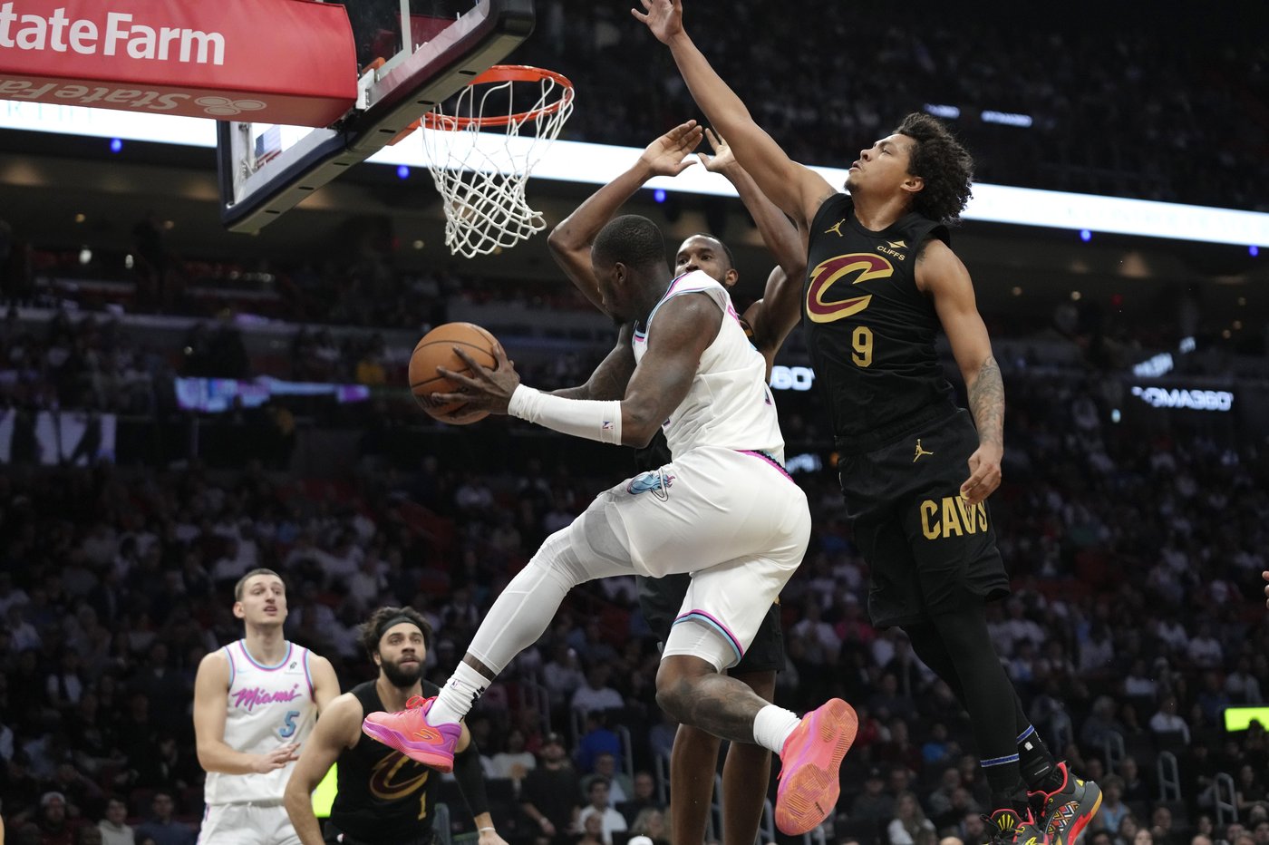 Donovan Mitchell scores 34 points, Cavaliers never trail in 126-106 win over Heat | iNFOnews.ca