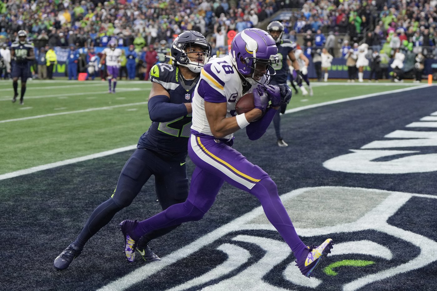 Sam Darnold and Justin Jefferson lead surging Vikings past Seahawks 27-24 | iNFOnews.ca