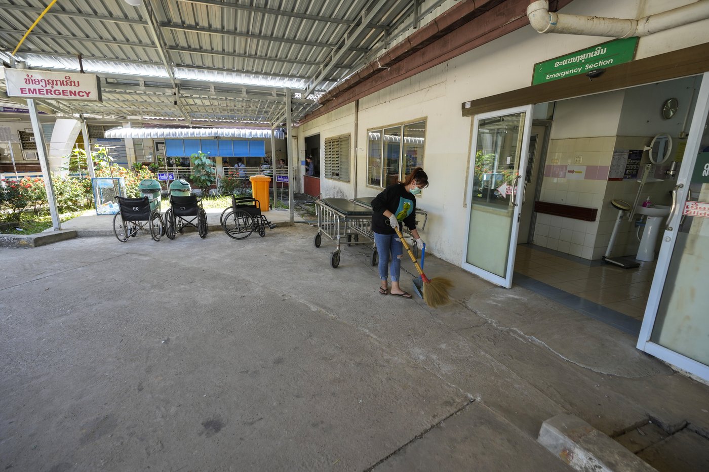 Second Australian teen dies in tainted alcohol case in Laos that has killed 6 tourists | iNFOnews.ca