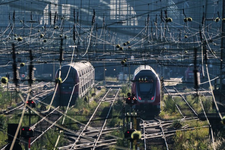 German railway to ban consuming alcohol at all its stations, with some exemptions | iNFOnews.ca