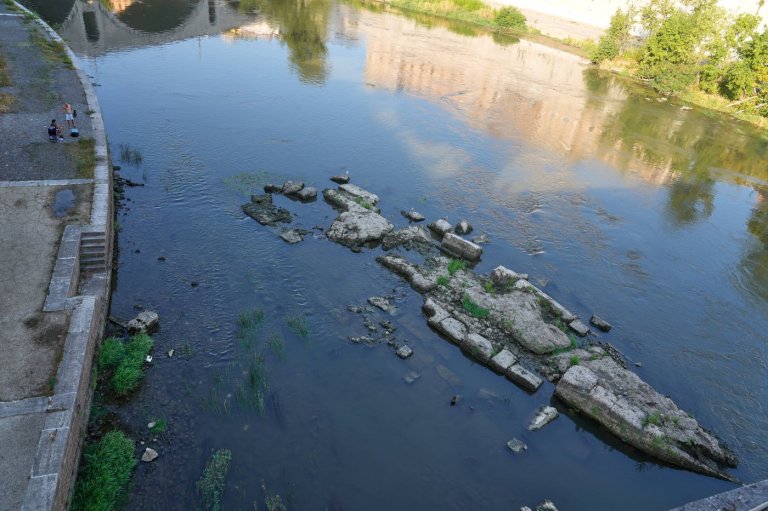 Nero’s Bridge emerges from Tiber River as Rome faces water crisis | iNFOnews.ca