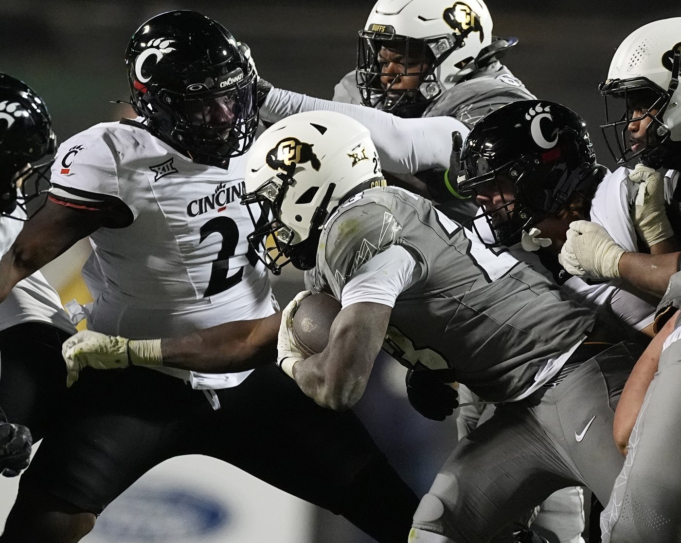 Shedeur Sanders, Travis Hunter help Colorado beat Cincinnati 34-23 to become bowl eligible | iNFOnews.ca Shedeur Sanders, Travis Hunter help Colorado beat Cincinnati 34-23 to become bowl eligible | iNFOnews.ca