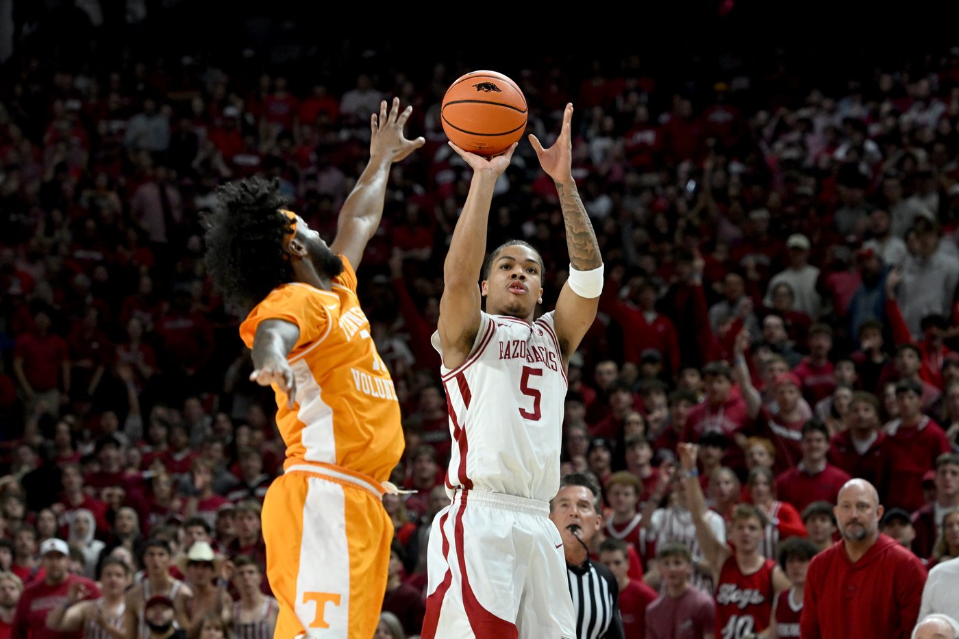 Acuff scores 29 points to lead No. 18 Arkansas to a 86-75 win over No. 19 Tennessee | iNFOnews.ca