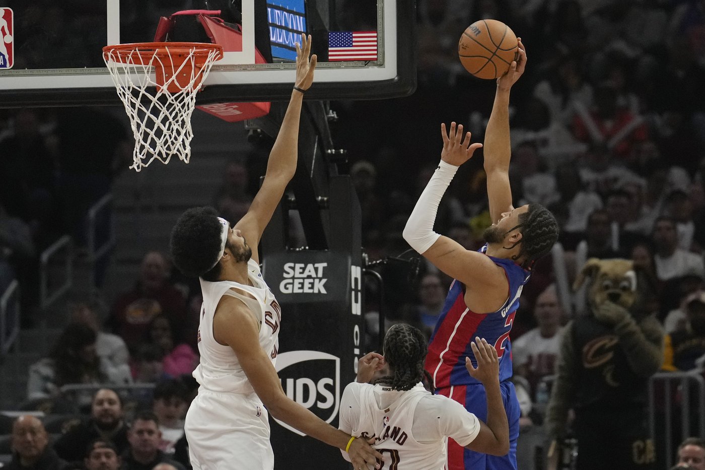 Mitchell, Wade help Cavaliers beat Pistons 113-101 in Bickerstaff's return to Cleveland | iNFOnews.ca