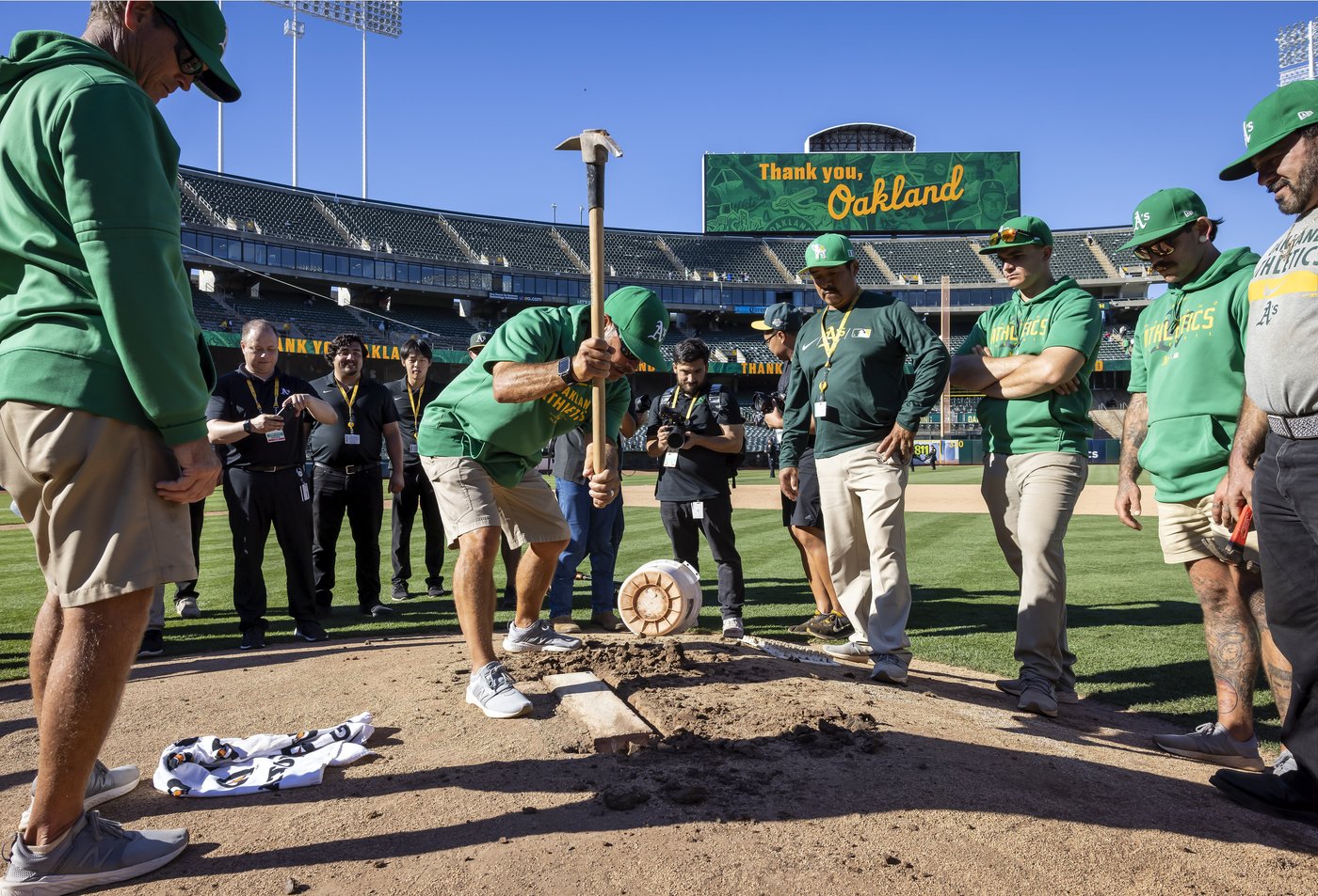 Athletics bid emotional farewell to Oakland Coliseum that they called home since 1968 | iNFOnews.ca Athletics bid emotional farewell to Oakland Coliseum that they called home since 1968 | iNFOnews.ca