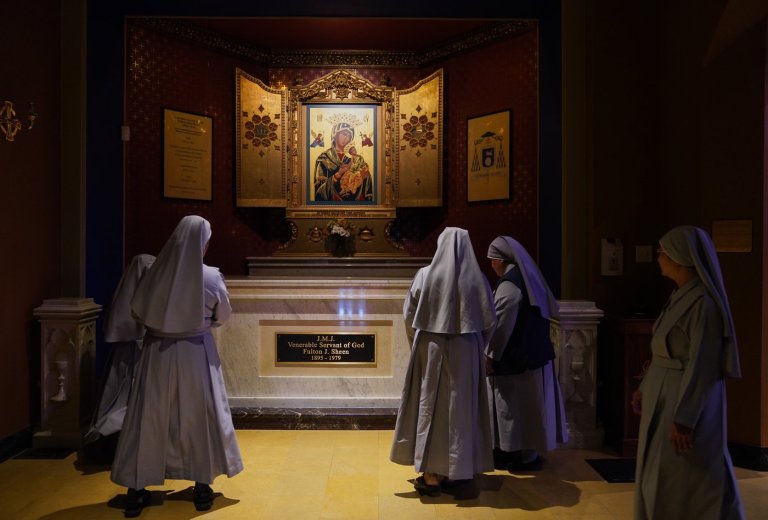 He captivated millions on TV. Now Archbishop Fulton Sheen is one step closer to sainthood | iNFOnews.ca