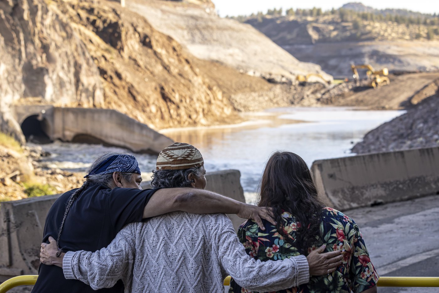 Salmon swim freely in the Klamath River for 1st time in a century after dams removed | iNFOnews.ca
