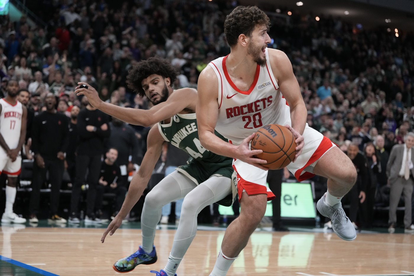 Bucks win 101-100 on Lillard's late basket to snap Rockets' 5-game win streak | iNFOnews.ca Bucks win 101-100 on Lillard's late basket to snap Rockets' 5-game win streak | iNFOnews.ca