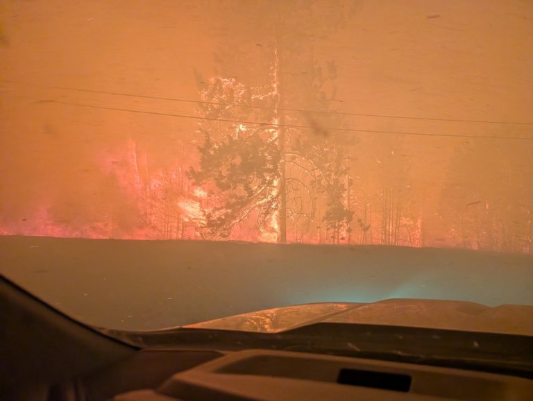 20,000 flee as explosive B.C. wildfire races toward Summerland | iNFOnews.ca